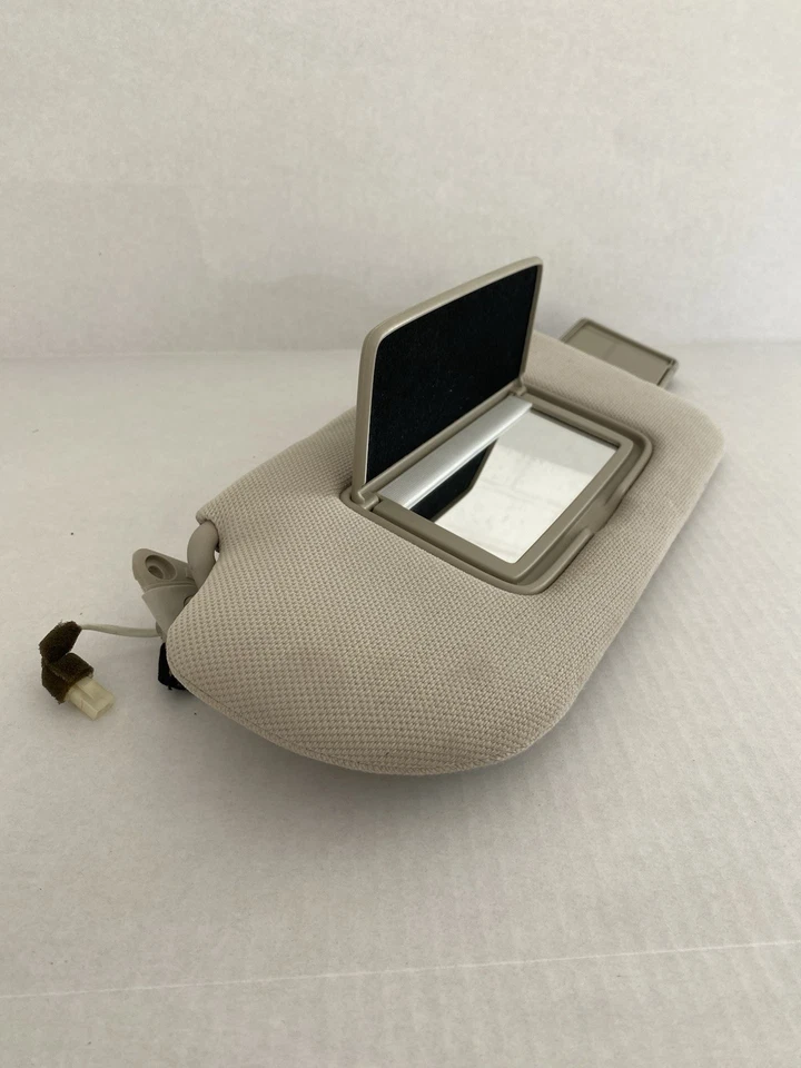 Infiniti M35 LH 2006-2010 parasol lado del conductor con luz de espejo se extiende beige OEM Foto 3 de 4