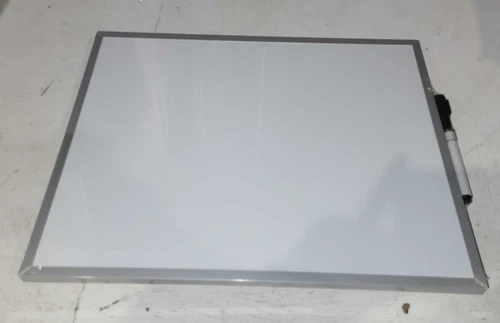 Amazon Basics Magnétique Sec Efface Board, Aluminium Cadre, 28cm x 35.6cm, Blanc