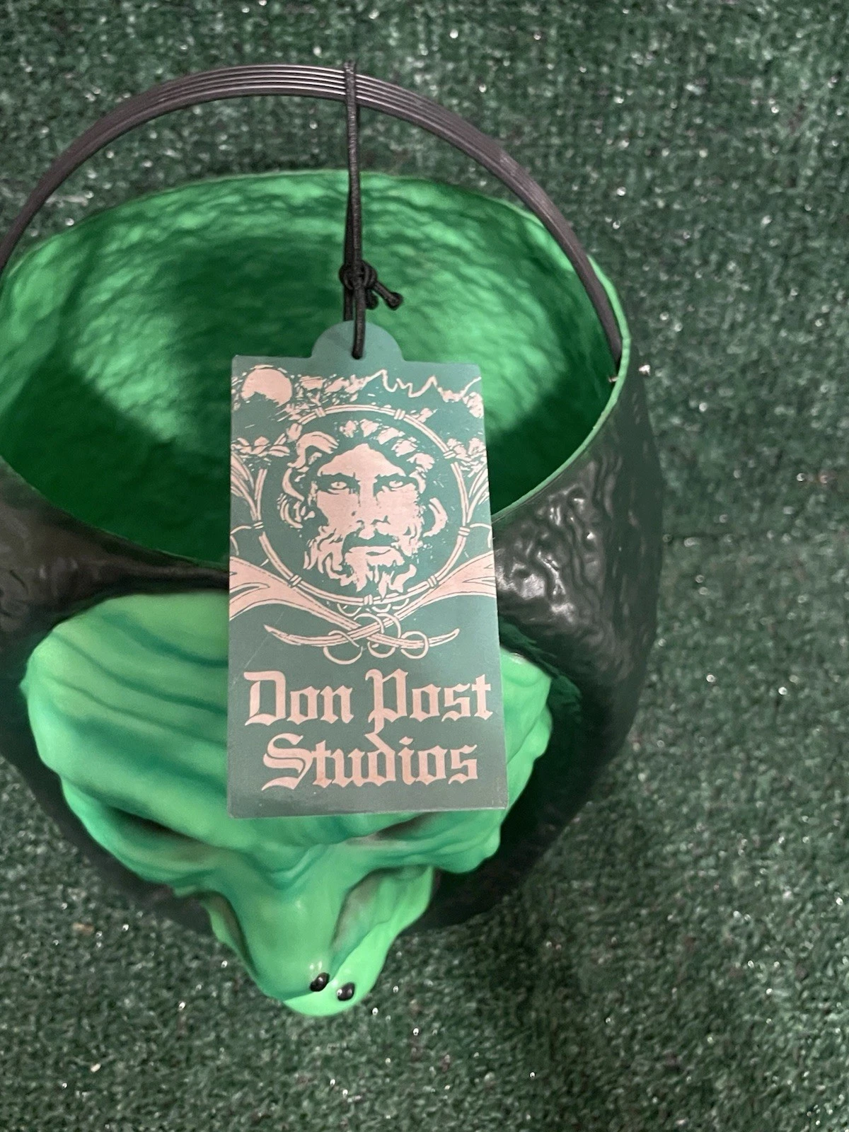 Trick Or Treat Studios Halloween III Silver Shamrock Witch Candy Pail - Thumbnail 2