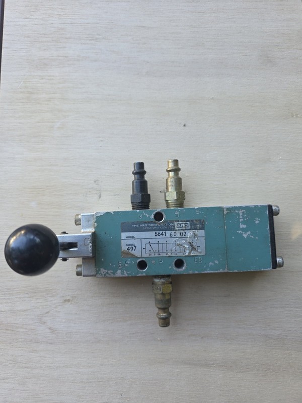 Used ARO Manual Air Control Valve: E, Four-Way / Three-Position,