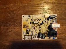 YORK COLEMAN LUXAIRE 025-35304-000 IGNITION CONTROL BOARD USED