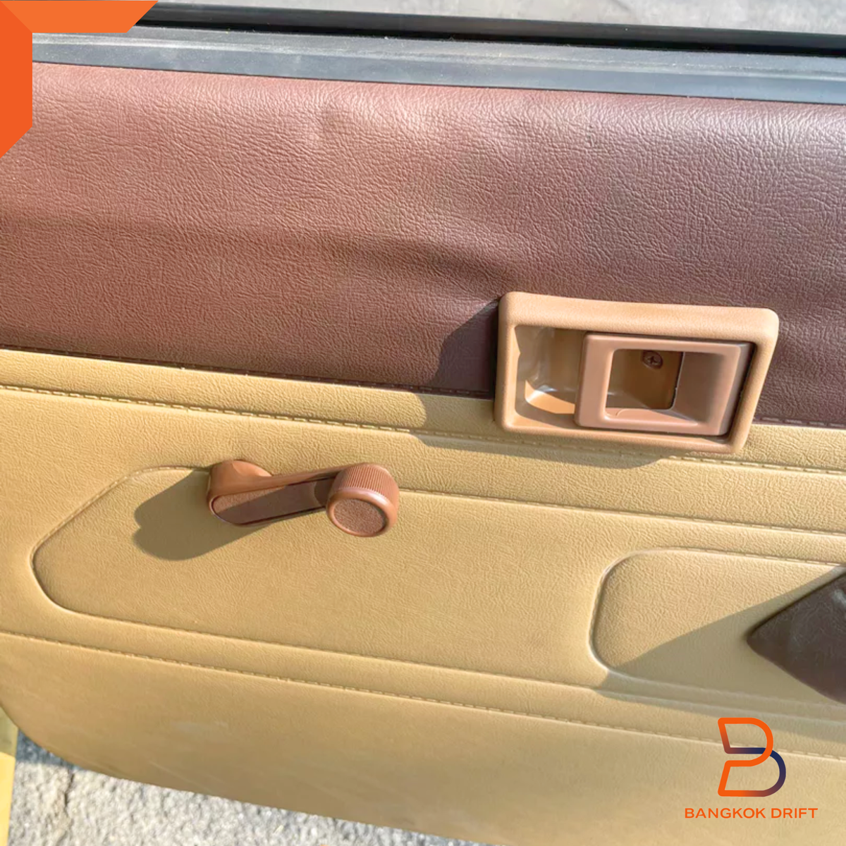 PAIR BROWN INTERIOR DOOR PANEL + CLIPS FOR TOYOTA PICKUP LN55 LN56