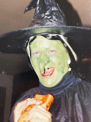 S9 Photograph Close Up POV Halloween Costume Green Skin Witch Long Nose Hat