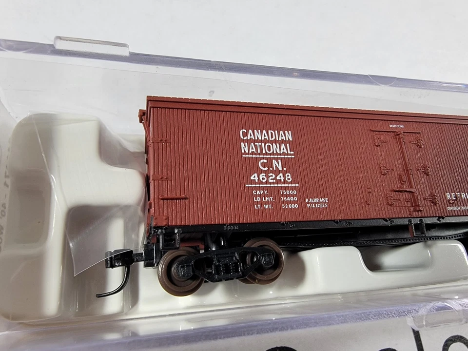 Atlas N Scale Canadian National CN 49' Wood Reefer Box Car #46248 - Image 2 of 3