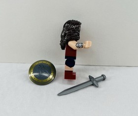 LEGO Super Heroes Wonder Woman Dark Red Torso Minifigure sh0221 Shield & Sword
