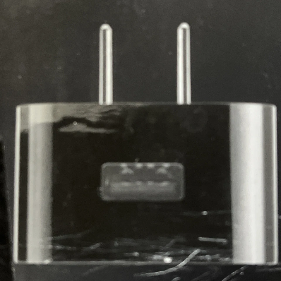 Kindle PowerFast 9W Adapter with Folding Prongs - Image 3 of 4