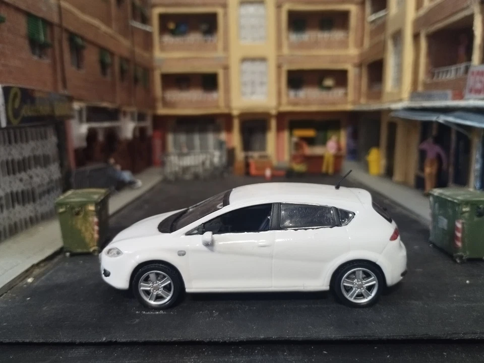 Seat León 2 - IXO Altaya - 1/43 modificado cambio de color a blanco - Imagen 4 de 4