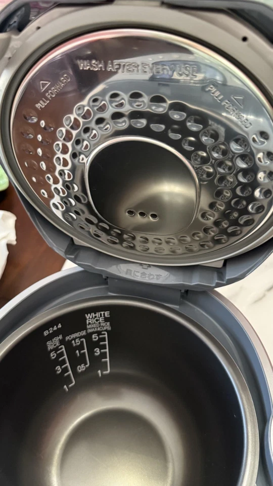 Arrocera Zojirushi NS-DAC10, 5 tazas gris Foto 2 de 4