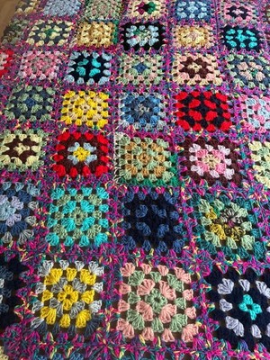 Vintage Überwurf Afghanische Decke Tagesdecke Handarbeit gehäkelt 250 cm x 240 cm