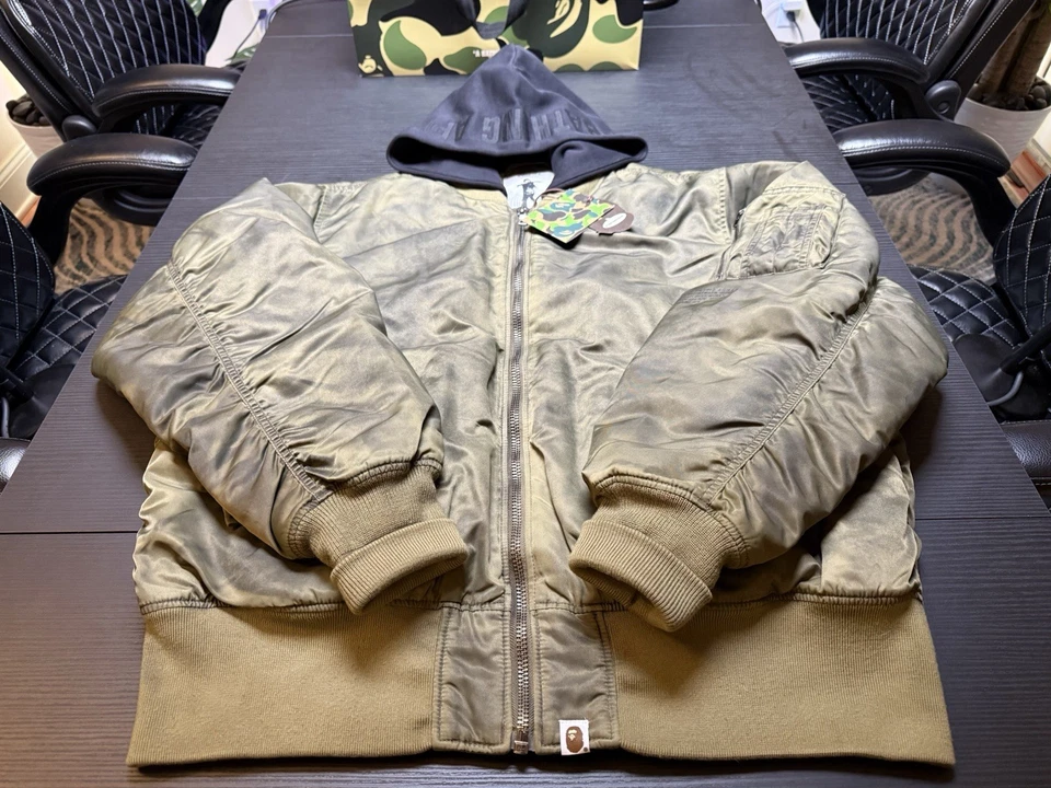 Abrigo bombardero Bape (A Bathing Ape) NYLON MA-1 PARA HOMBRE - Color OliveDrab - Talla XXL Foto 2 de 4