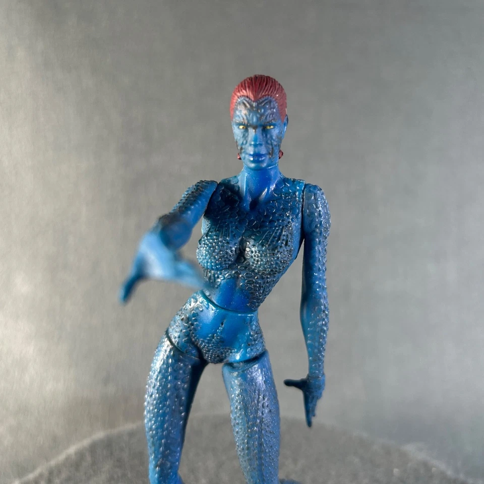 Marvel Comics X Men Movie Mystique Action Figure 2000 ToyBiz - Image 2 of 4