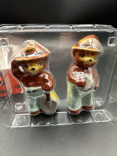 Vintage Smokey the Bear salt and pepper shakers Shovel and Bucket Original Box - Picture 9 of 15
