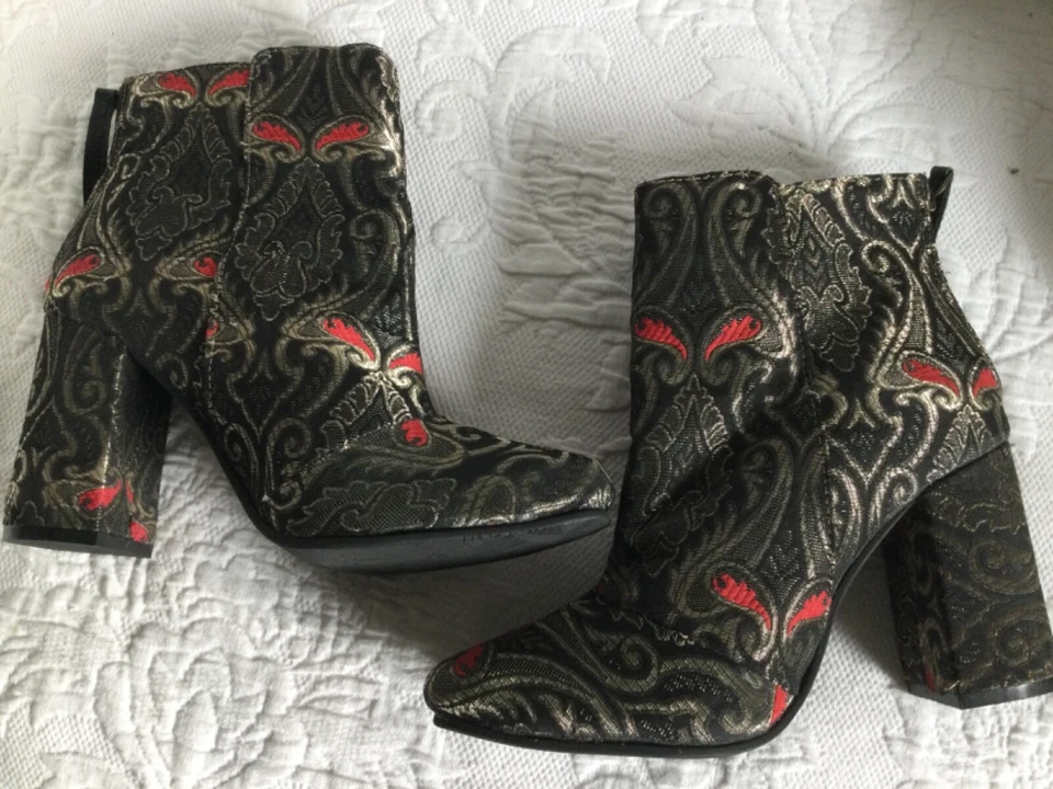 Botines NAUGHTY MONKEY 8M NADONNA Negro/Rojo Bordado/Tapiz Tacón Cremallera Foto 4 de 4