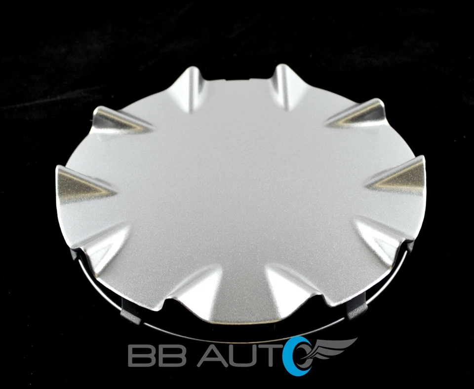 КОМПЛЕКТ ИЗ 4 НОВЫХ НЕОРИГИНАЛЬНЫХ СЕРЕБРЯНЫХ ЦЕНТРАЛЬНЫХ КОЛПАКОВ КОЛЕС ДЛЯ 2003-2006 CHEVROLET SSR - Изображение 3 из 4