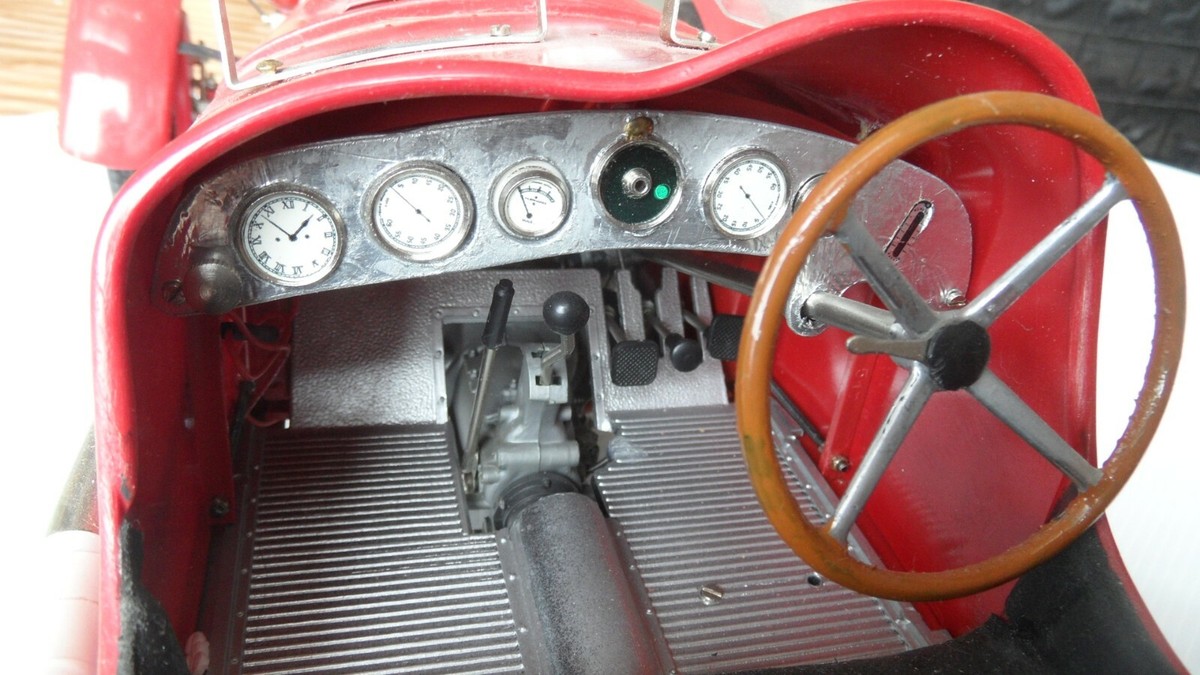 Maquette Pocher Alfa Romeo 8C Monza 1932 – Échelle 1/8, Montée, Sous Vitrine, 1452 Pièces