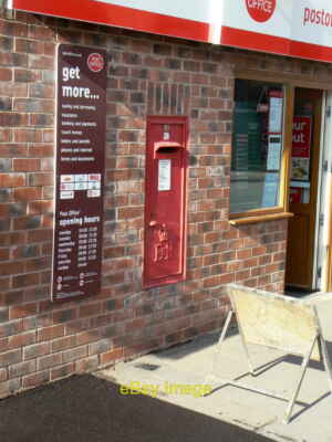 Photo 6x4 Keyworth Post Office postbox ref NG12 358 E II R A-size wallbox c2011