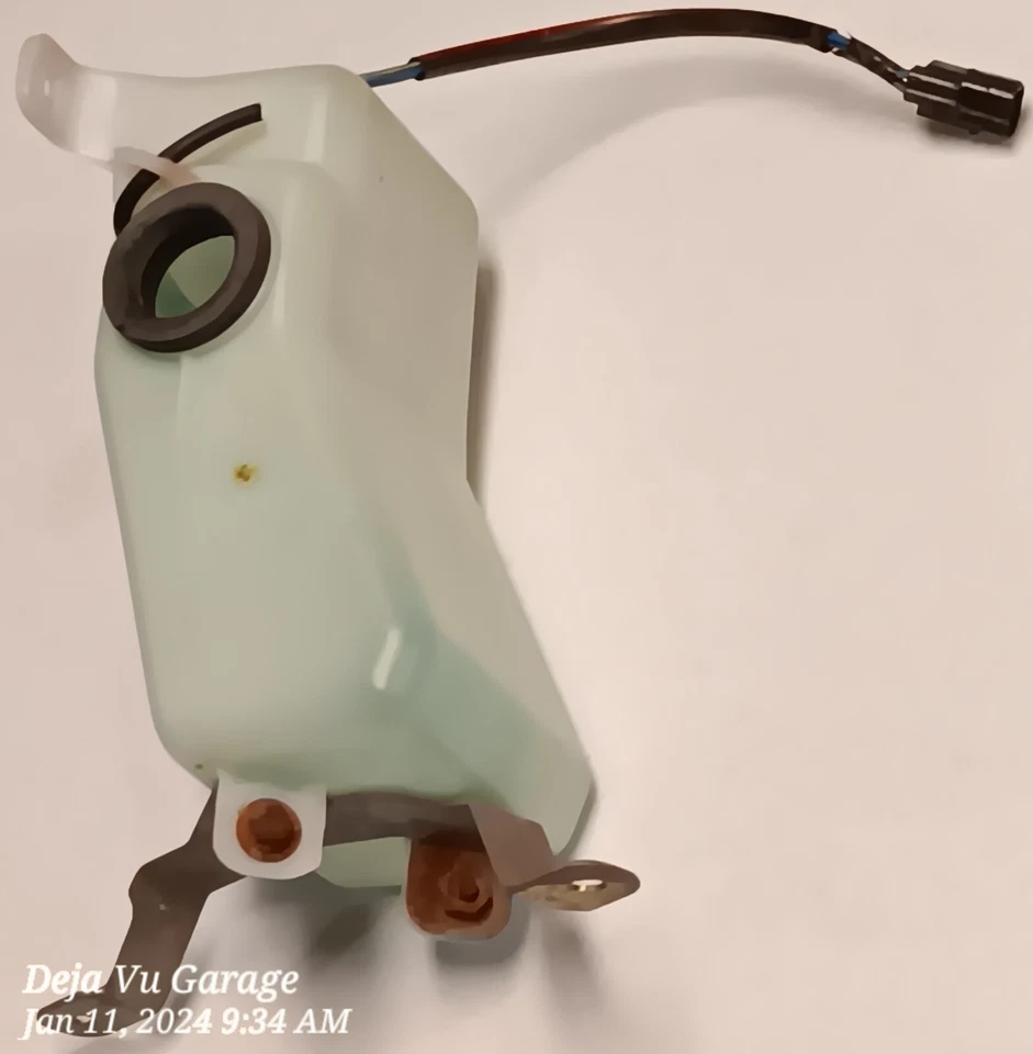 Depósito de lavadora de parabrisas delantero OEM Mazda RX7 FC 86-91 Foto 4 de 4