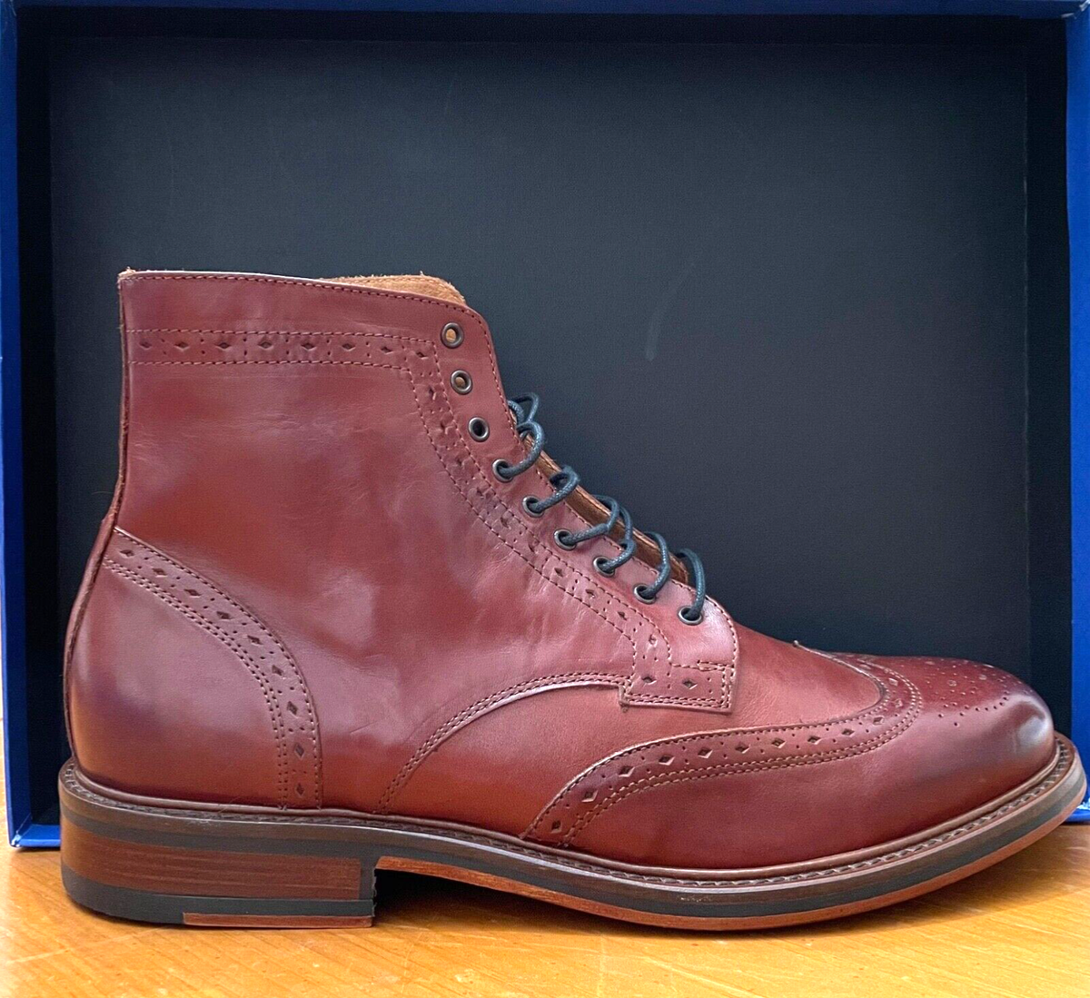 B's by Aldo Men's US size Cognac Leather Wing Tip Ankle