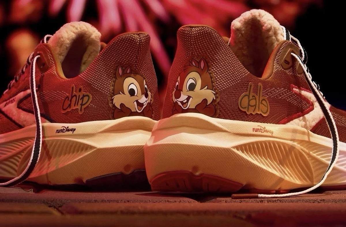2026 RunDisney WDW Marathon Brooks Ghost 17 Chip n' Dale Women All