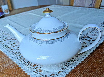 Hutschenreuther Hohenberg 18CM14 Madeleine gold/schwarz Teekanne, Top