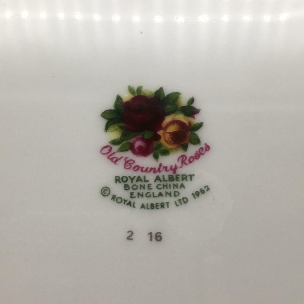 ROYAL ALBERT OLD COUNTRY ROSES 1962 NOTCHED LID SOUP TUREEN