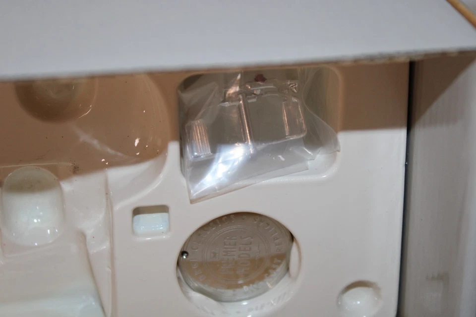 Corgi Classics #US53803 Mack CF Tower Fire Engine  -  Philadelphia - PA - Image 4 of 4