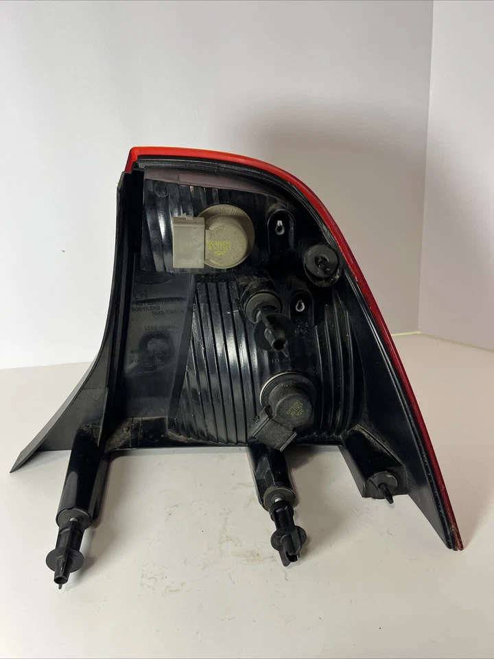 Luz trasera izquierda Ford Focus 2005 2006 2007 sedán fabricante original Foto 4 de 4