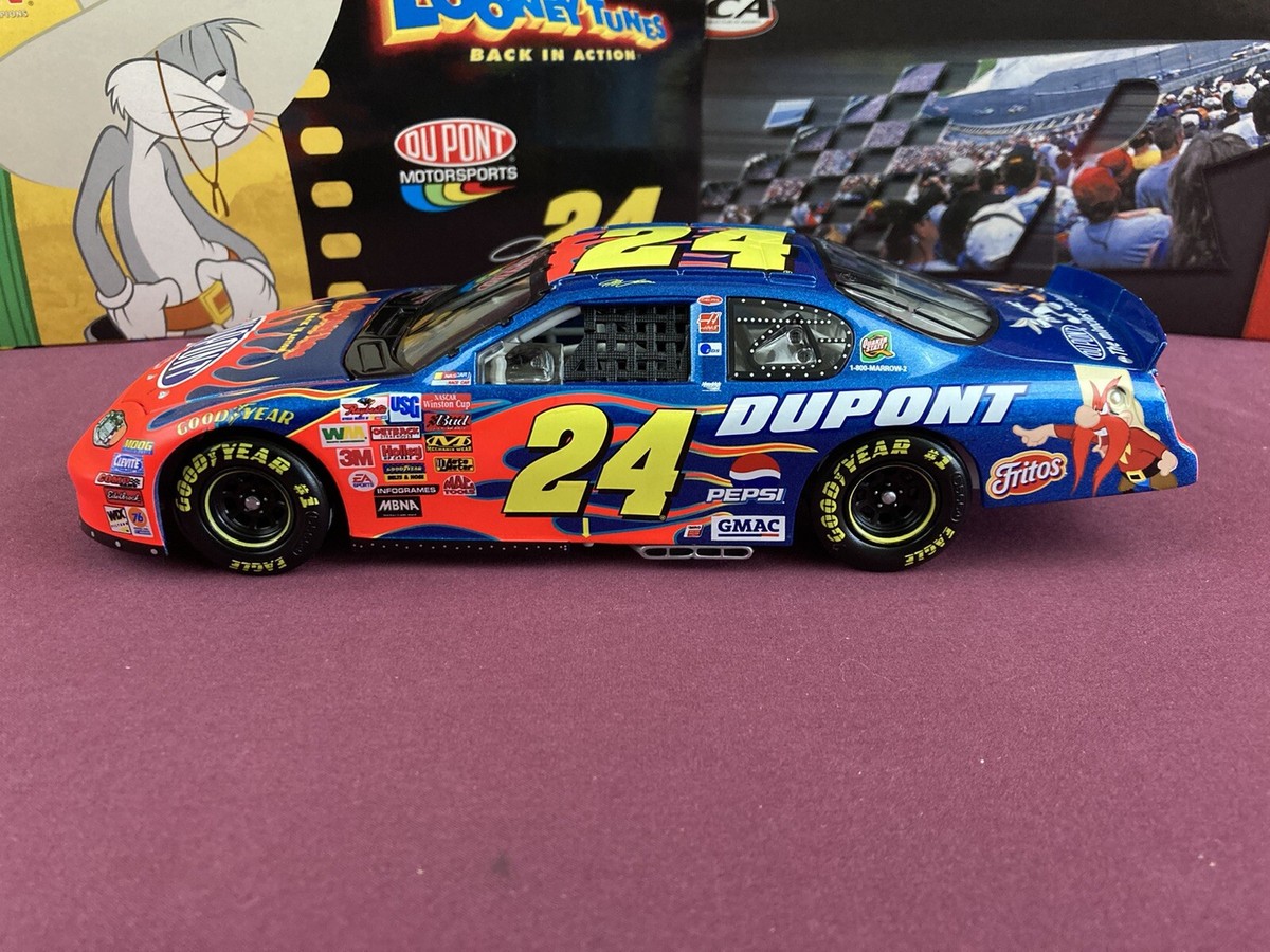 Action 1/24 2003 Jeff Gordon #24 Dupont Looney Tunes Monte Carlo