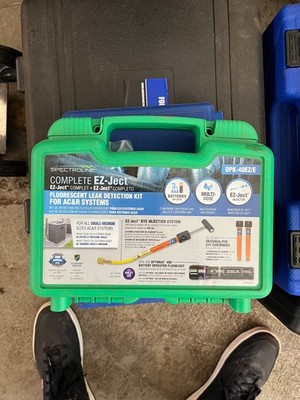 Spectroline OPK-40EZE Flouorescent Leak Detection Kit