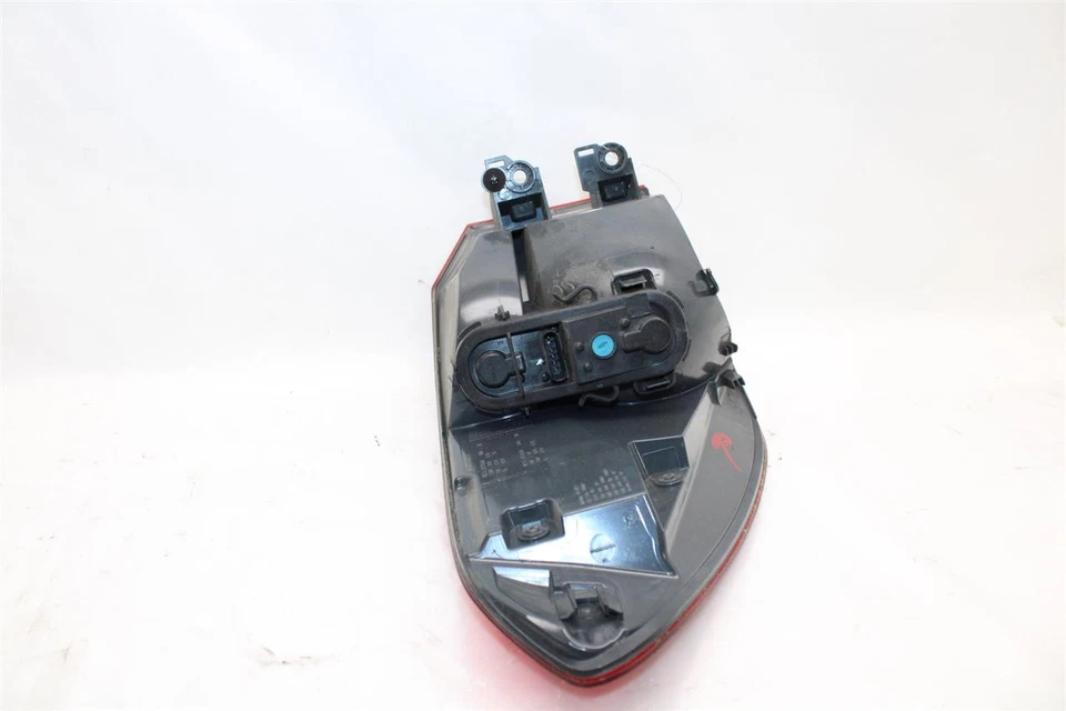 Used Right Tail Light Assembly fits: 2018 Bmw X1 quarter mounted incandescent Ri - Image 3 of 4