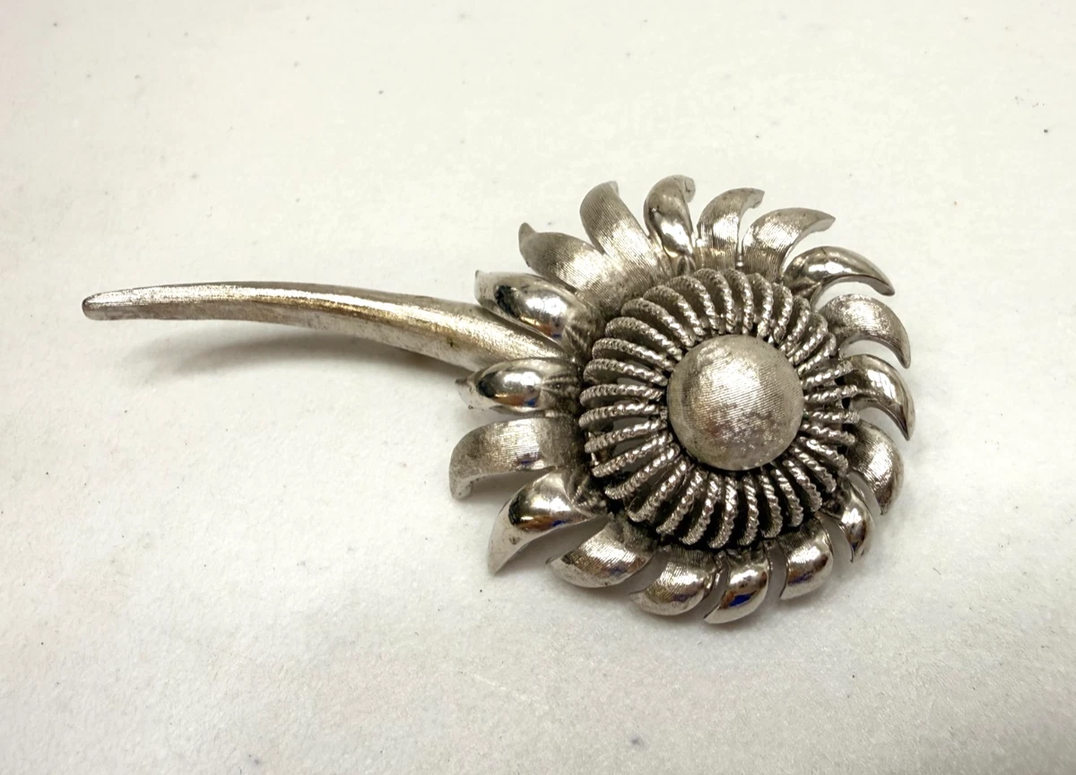 Pegasus Jewelry In Vintage Designer Costume Pins & Brooches for