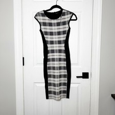 Karen Millen Plaid Sheath Dress Black White Cap Sleeve Zipper Midi Size 1 XS