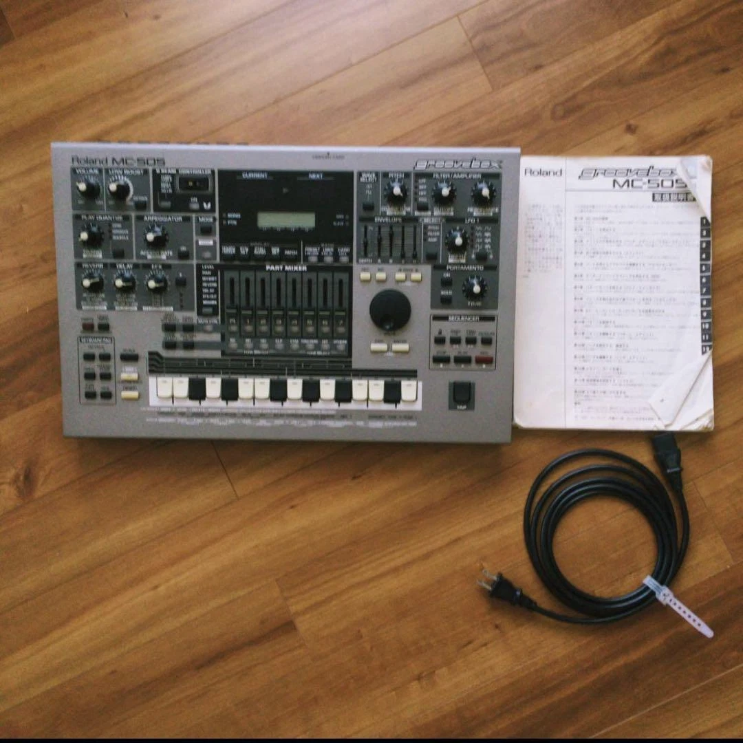 Roland MC-505 Groovebox Rhythm Machine Sequencer Mixer Music Sampler tt538