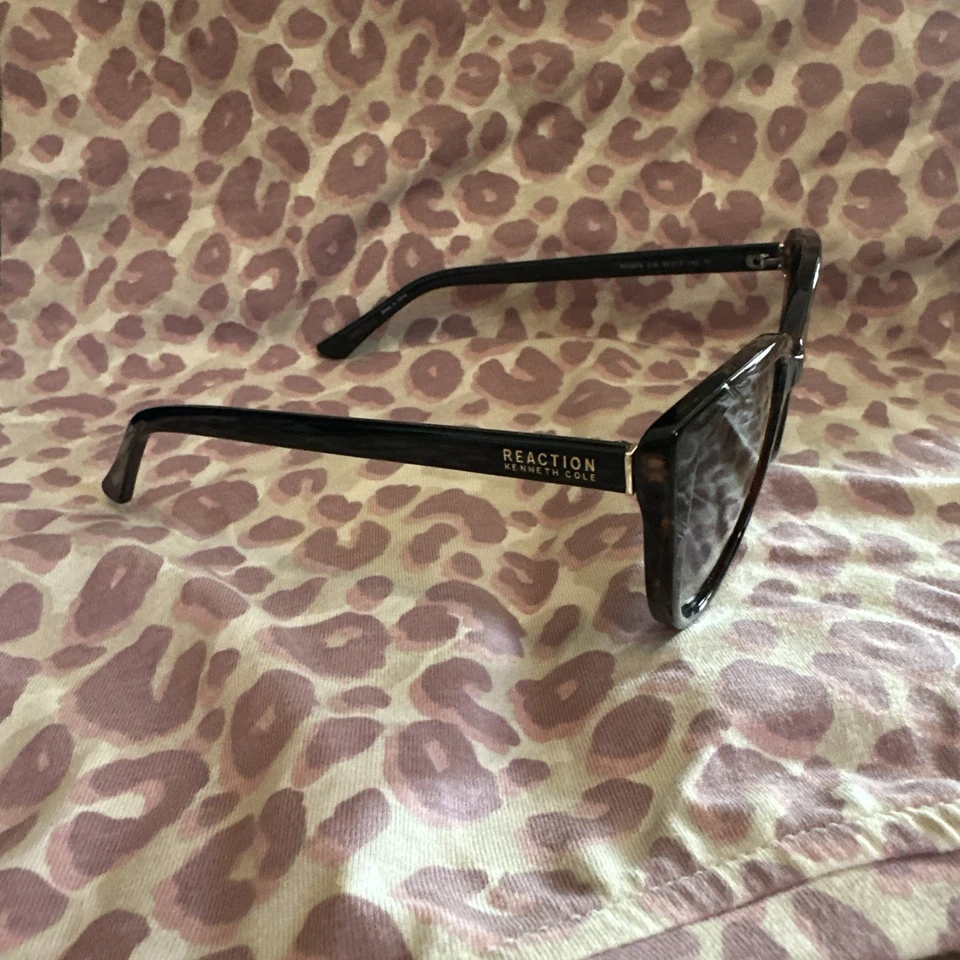 Gafas de sol Kenneth Cole Reaction para mujer negras brillantes ojo de gato borde completo KC2979 01B Foto 2 de 2