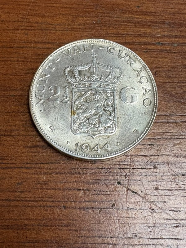 WWII ERA 1944 CURACAO 2 1/2 GULDEN Silver Coin QUEEN WILHEMINA .5787 ASW