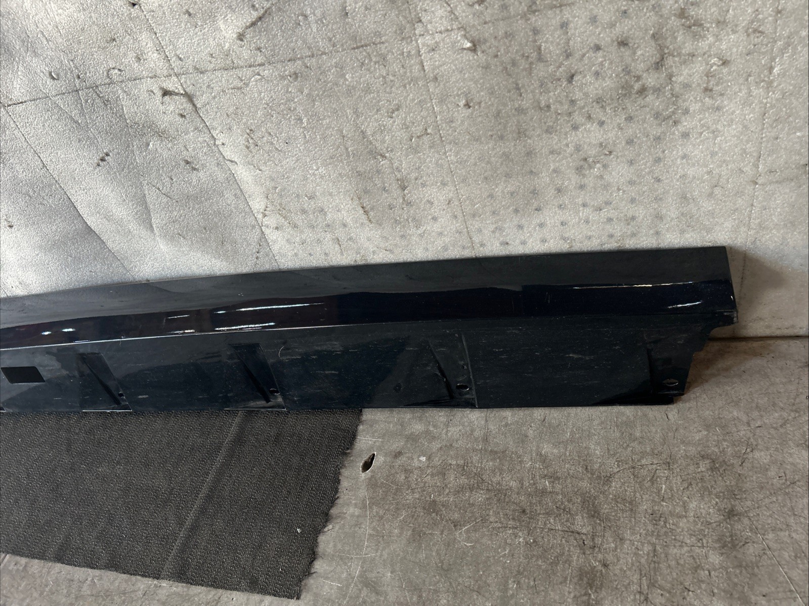2008 - 2015 AUDI R8 RIGHT PASSENGER SKIRT ROCKER MOLDING PANEL OEM 420853856A