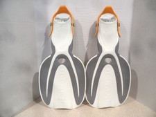 Oceanic Manta Ray Dive Fins - White/Gray - Size M 5-8.5 / W 6-9.5 - Open Heel