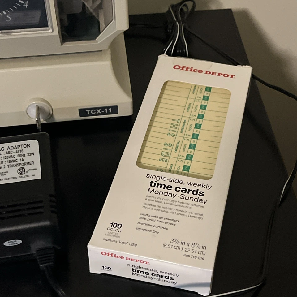 Reloj perforador Amano TCX-11, esfera analógica y pantalla digital con manual, teclas, tarjetas Foto 4 de 4