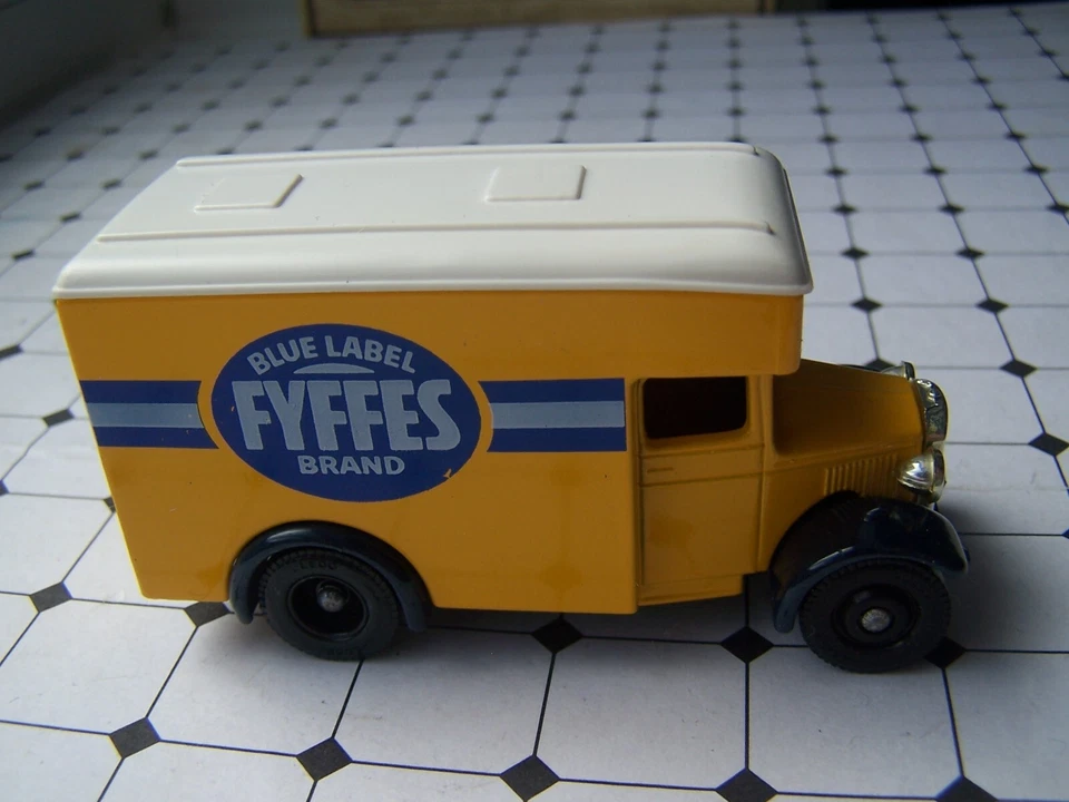 LLEDO, DENNIS VAN, FYFFES BANANAS, , BLUE LABEL BRAND, DIE CAST MODEL, VINTAGE - Image 4 of 4