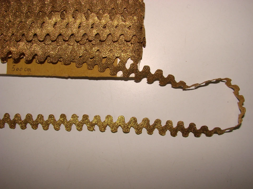 Ancienne dentelle métallique doré 500 cm - Couture- Broderie - Vetement (n°2) - Photo 3/4