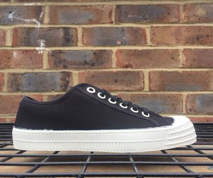 black novesta trainers