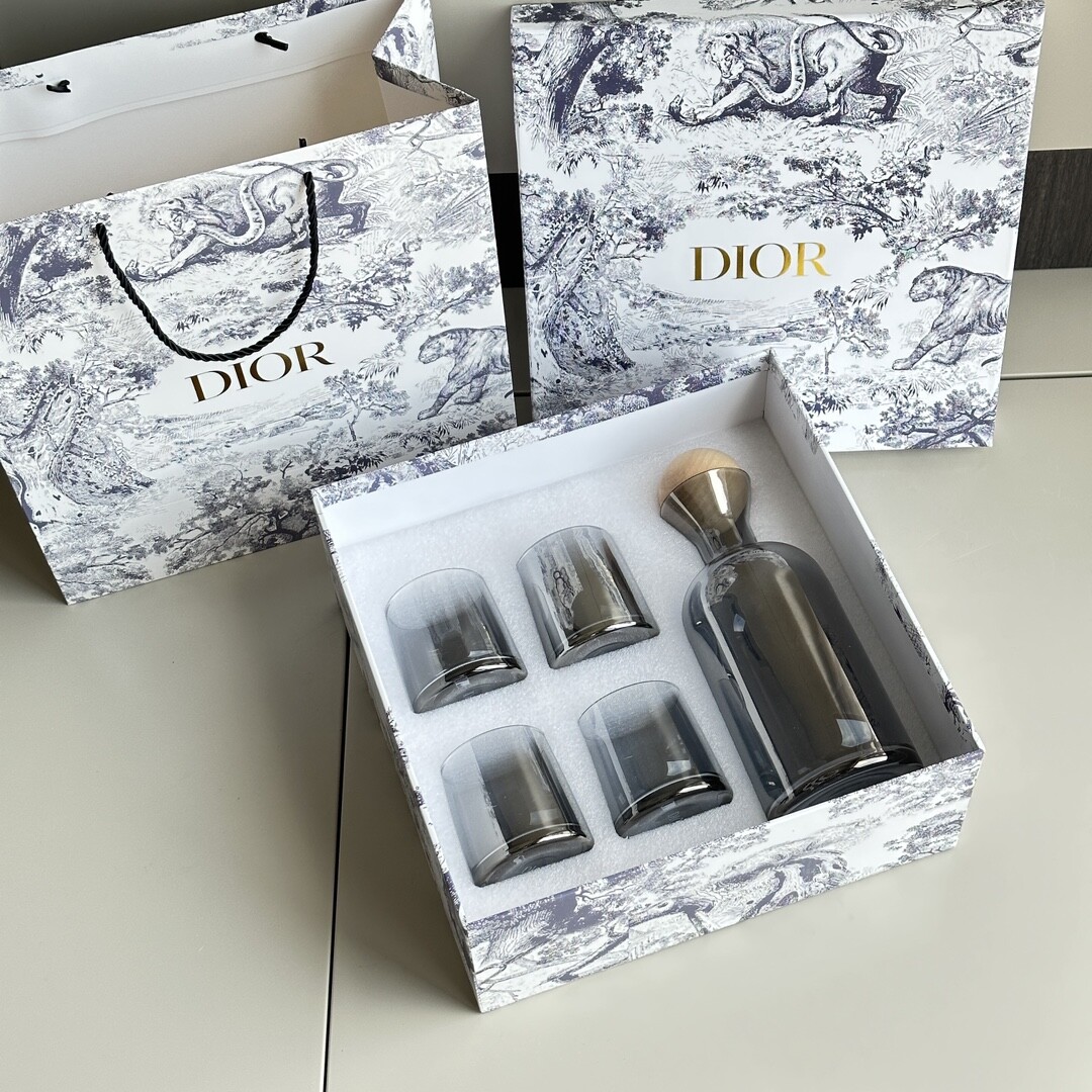 Diorガラスボトル550ml s-l400.jpg