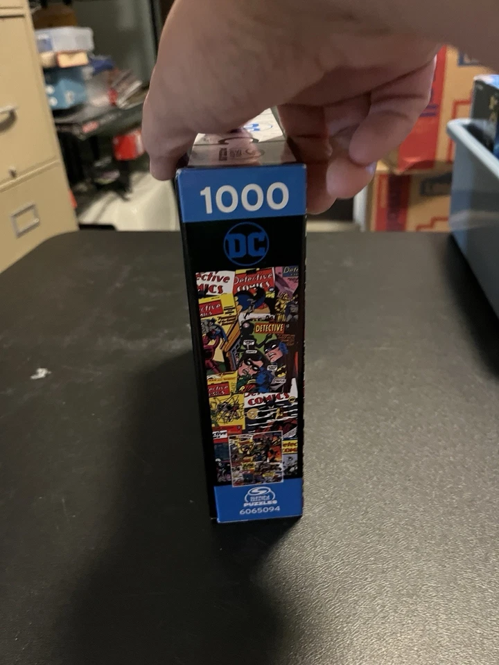 Rompecabezas de 1000 piezas DC Action Comics Batman sin póster Spin Master NUEVO Foto 3 de 4