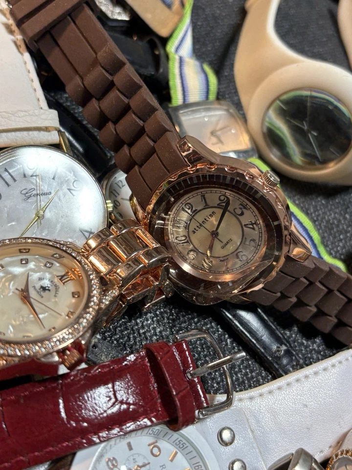 Женские часы лот непроверенный, Anne Klein, Timex, Беверли-Хиллз, Женева, безымянные производители - Изображение 2 из 4