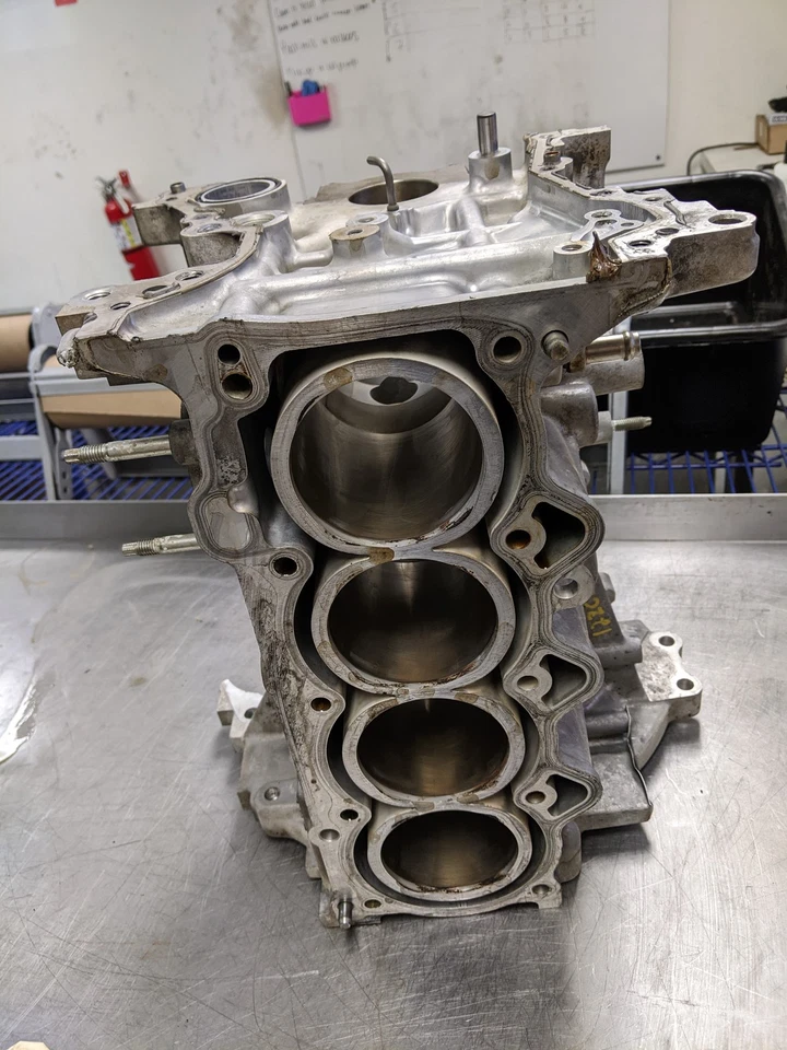 Bloque de cilindros de motor para Toyota Prius C 1.5 12-18 Foto 2 de 4