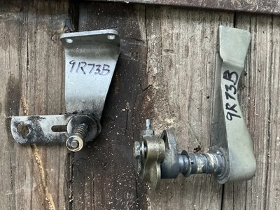 Johnson 9R73B 9.5 H P shifter lever assembly one engine mount