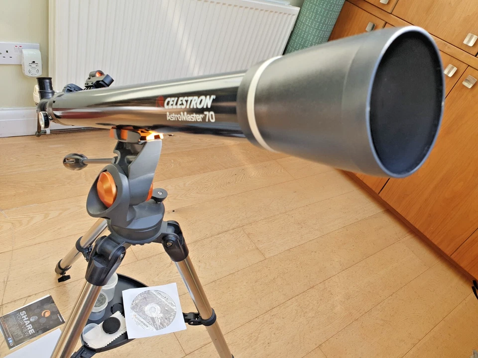 Celestron AstroMaster 70AZ Refractor Astronomical Telescope #21061 - VGC. - Image 2 of 4