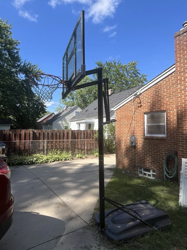 "Aro de baloncesto ajustable de 52"" marca de por vida, hasta 10 pies" Foto 2 de 3