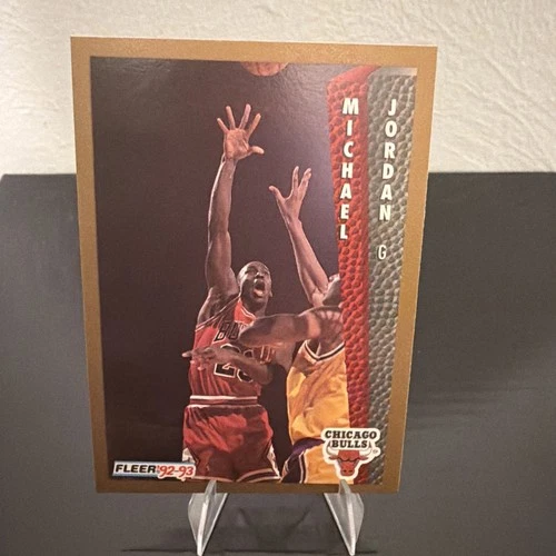 Fleer 1992-93 Michael Jordan #32 Chicago Bulls Base Set NBA Basketball Card