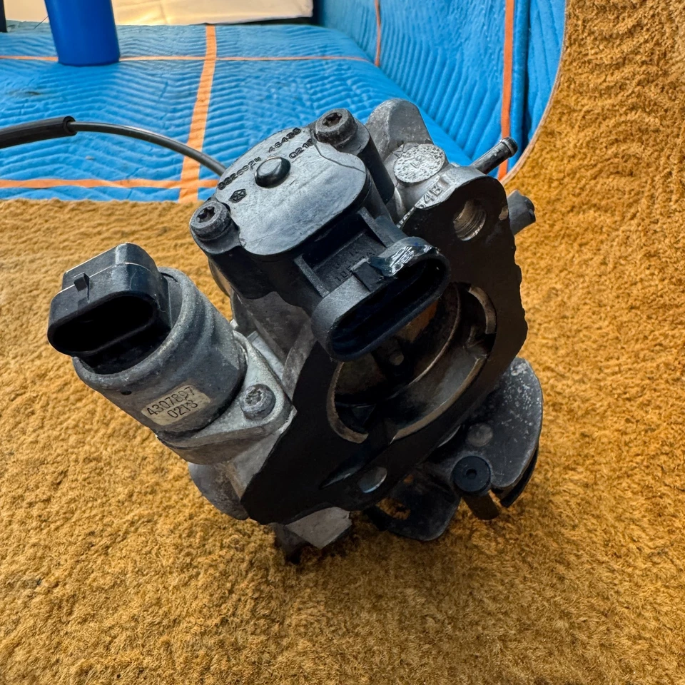 CHRYSLER TC MASERATI 1989-1991 cuerpo del acelerador con cable 4307897 0218 OEM Foto 3 de 4